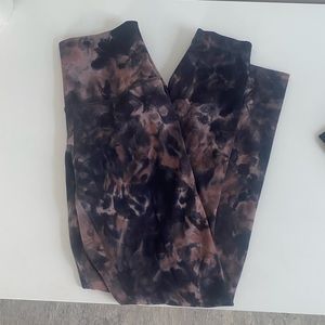 Lululemon aligns 25”